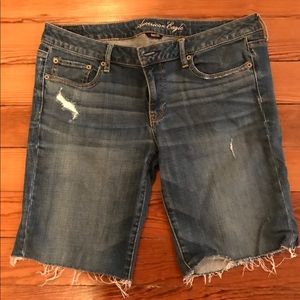 American Eagle Women’s Cut Off Jeans 12